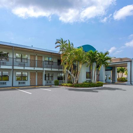 Baymont By Wyndham Punta Gorda/Port Charlotte Hotell Exteriör bild
