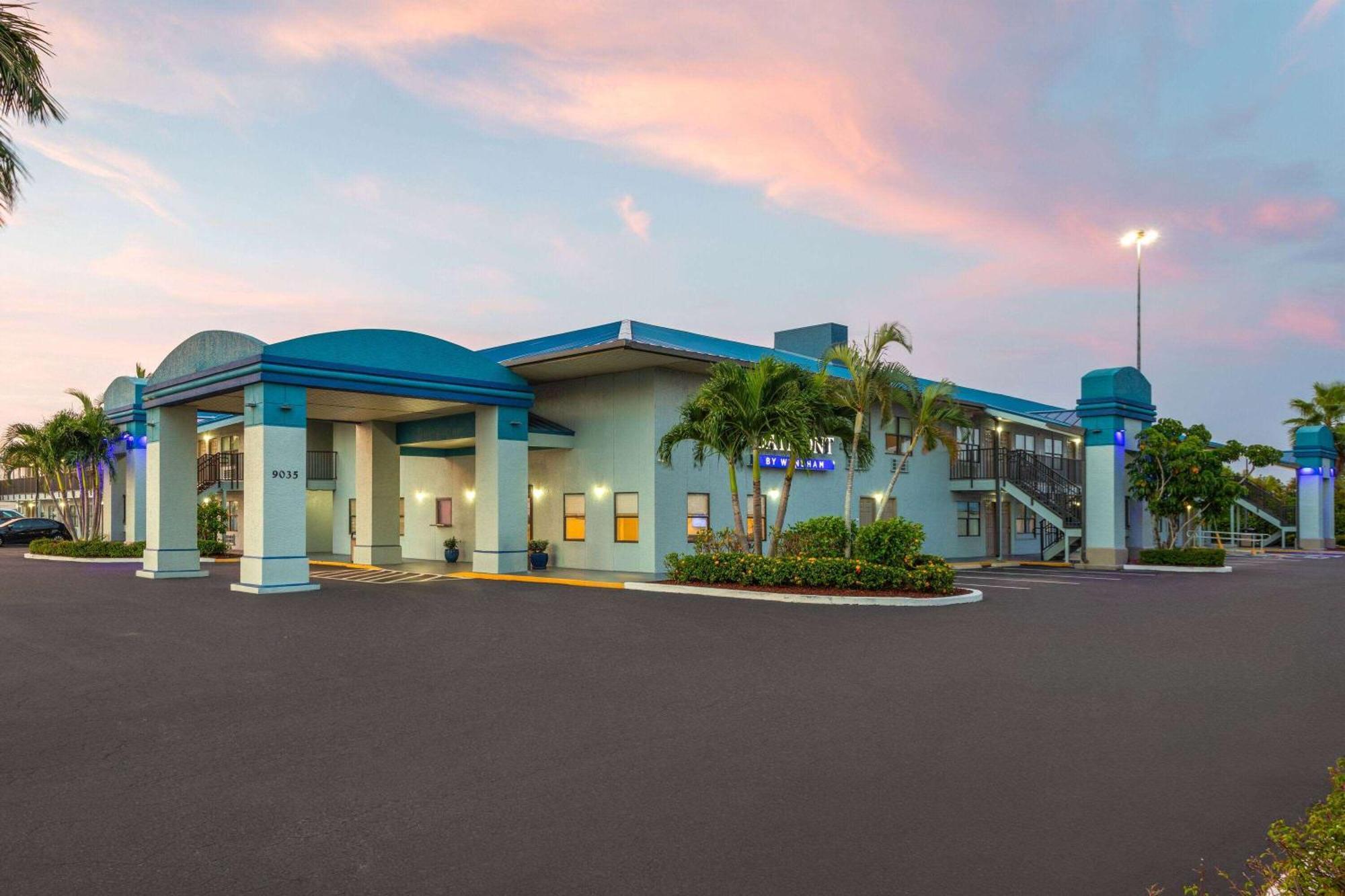 Baymont By Wyndham Punta Gorda/Port Charlotte Hotell Exteriör bild