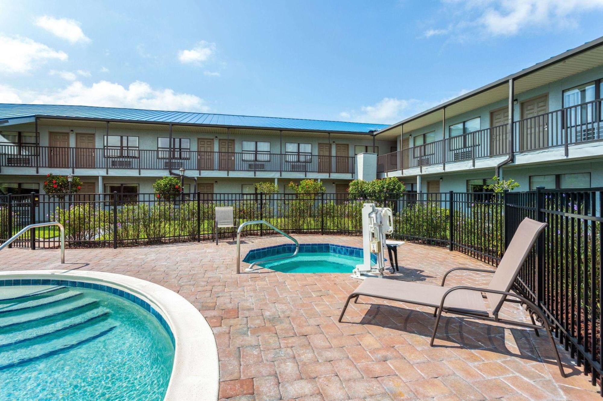 Baymont By Wyndham Punta Gorda/Port Charlotte Hotell Exteriör bild