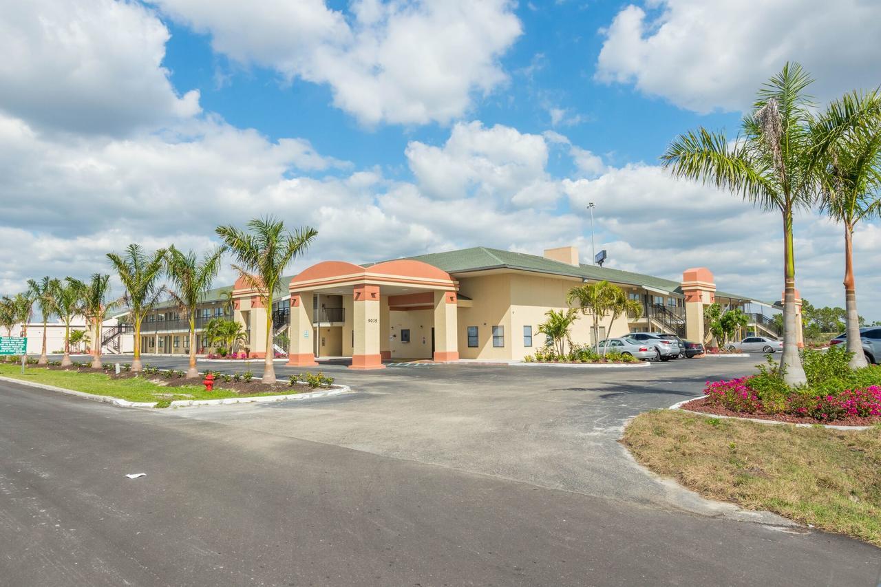 Baymont By Wyndham Punta Gorda/Port Charlotte Hotell Exteriör bild